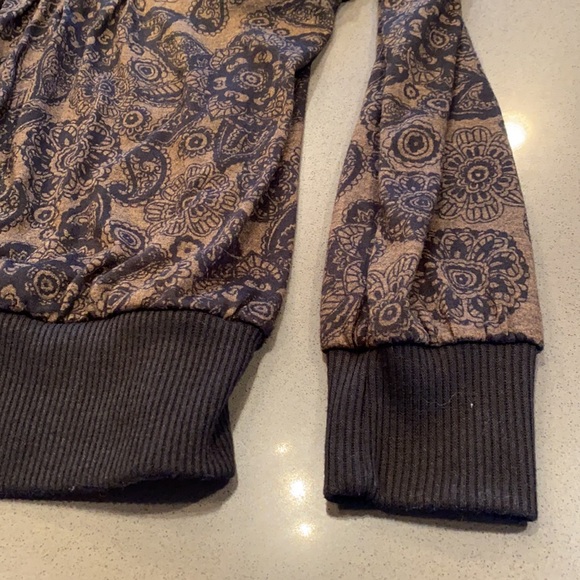 Embellished Banded Top - Picture 5 of 9